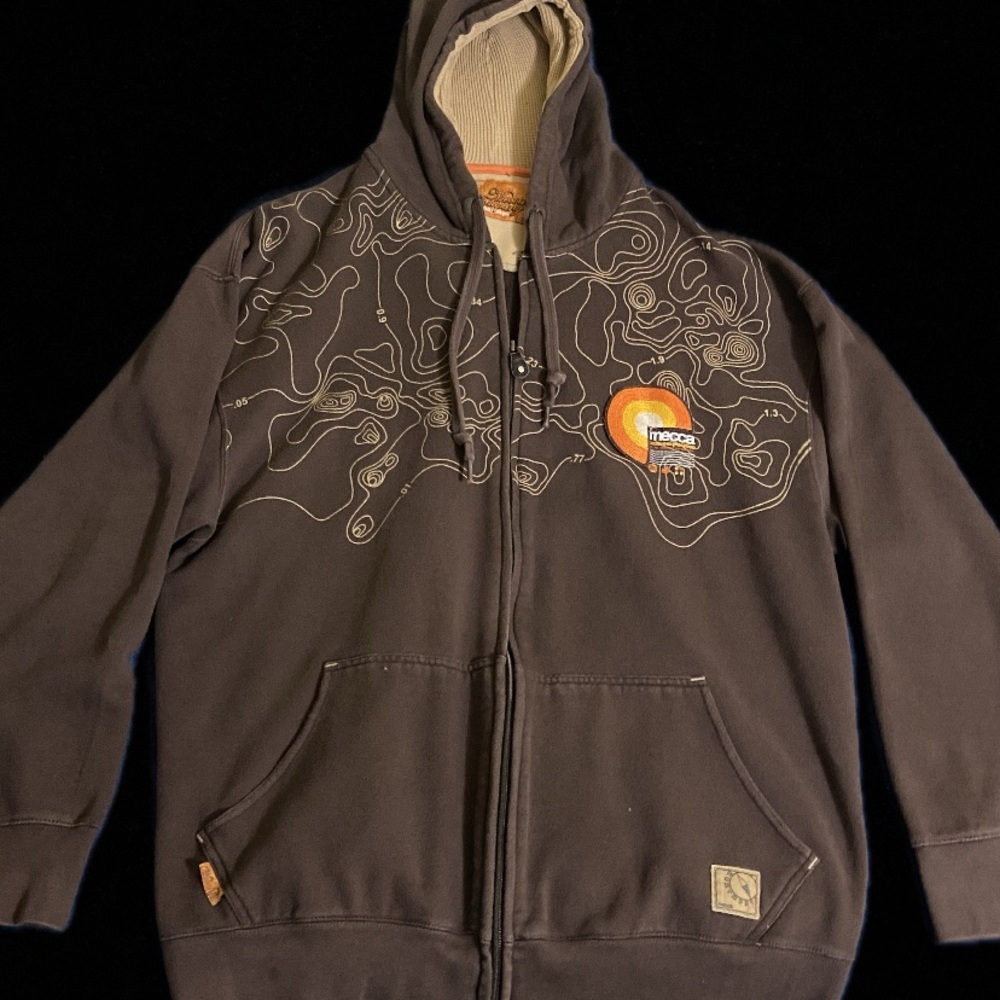 Mecca Company Sweater
Quality is good, heavy material no stains barely used